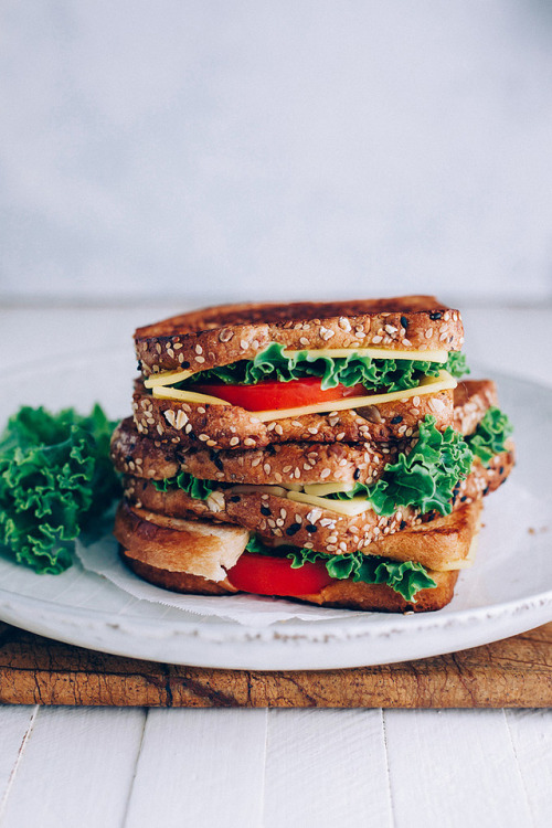 SUPER CHEESY VEGAN GRILLED CHEESE