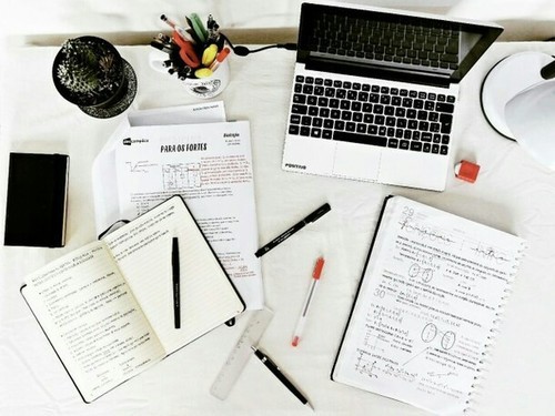 studyingranger:  Hey everyone!  I just finished all my homework for tomorrow, and now it’s time to w