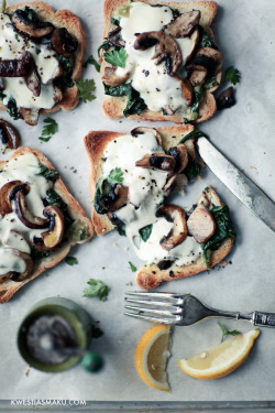 gastrogirl:  mozzarella mushroom toast. 