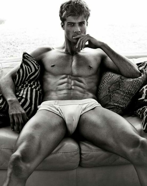 https://male-dreams-blog.tumblr.com/post/117843791835