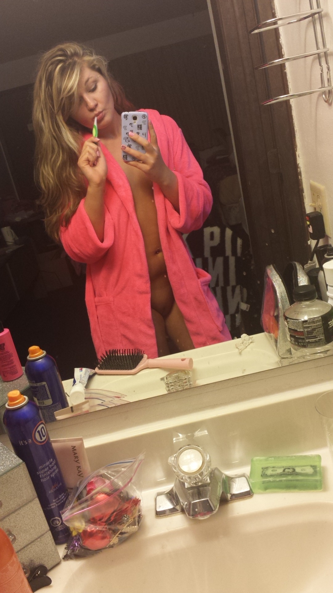 whitneywisconsin:  Braces being cleaned xdbrush brush
