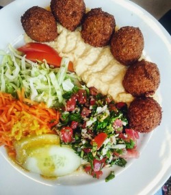 elephantsarevegan:  Falafel, hummus and salads