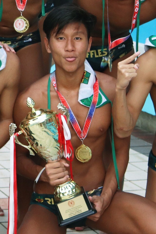 overture69:  sghotteens: I’d lick those abs and let him fuck me.  in a heartbeat