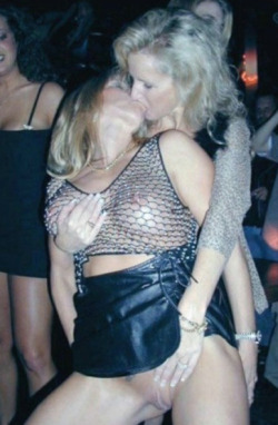 swing-bi-us:  kiss me again pls xxxjust some fun at our club xxx