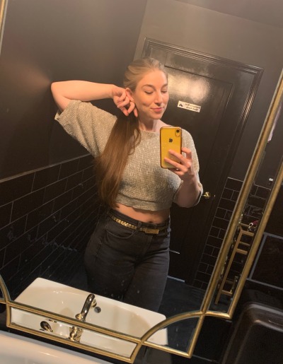 thegoddessminerva:Tfw you match the bathroom aesthetic so perfectly you gotta stick your boot in the sink