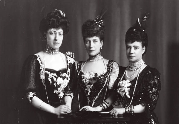 imperial-russia:  Empress Maria Fyodorovna with her sister Alexandra of Wales and