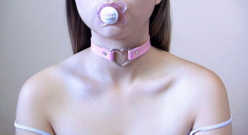gookprincess:Daddy bought me the cutest pacifier for Christmas!!