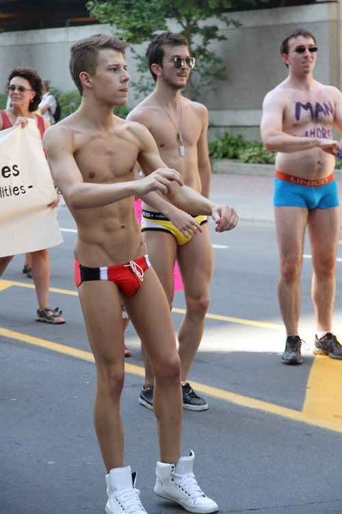 bulgesdicksandballsohmy:  Check out Hot Male Bulge and Free Gay Male Pic