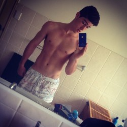 fuck-your-bodyy:  Oh Damn He’s Hot ♥