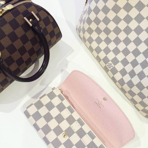 #wallet #gift #formommy #♥️ #emiliewallet #louisvuitton #lv #handbag #collection #tote #damier #azur