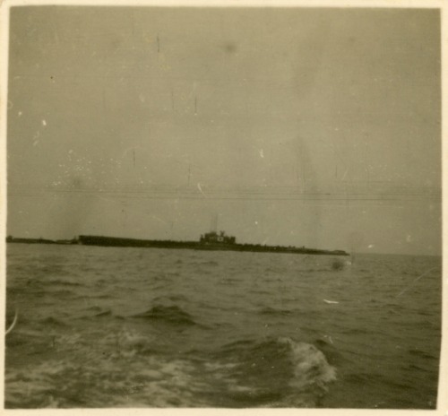 毎日新聞写真部‏@mainichiphotogoo.gl/cVddgq   終戦翌年、米軍が旧日本海軍潜水艦を爆破処分する直前、元乗組員が艦内での最後の時間を撮影してい
