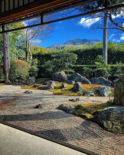 真如堂庭園 [ 京都市左京区 ] Shinyodo Temple Garden, Kyoto の写真・記事を更新しました。 ーー紅葉の名所で有名な寺院の、2つの枯山水庭園――大文字山⛰の借景の美しい 