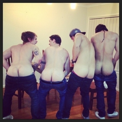 dashboardbutts:   Paradise By The Dashboard Butts For more hot butts follow: Dashboard Butts 