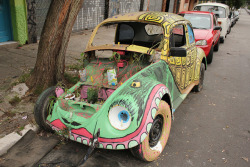 unicorn-meat-is-too-mainstream:  Artist Turns Abandoned Cars into Public Art Installations  Kick ass