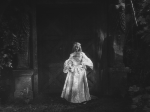 charmingnotion:Jean Cocteau’s La belle et la bête, 1946