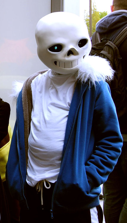 masterdrawer2000:gilbertsbeer:There was that one Sans Cosplayer at the Dokomi… I don’t know the 