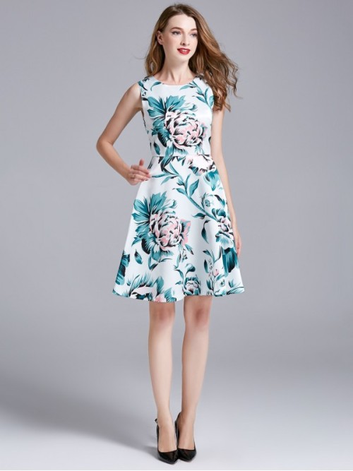 karenheartsfashion:i really do like this floral summer dress from Metisu and it’s on discount 