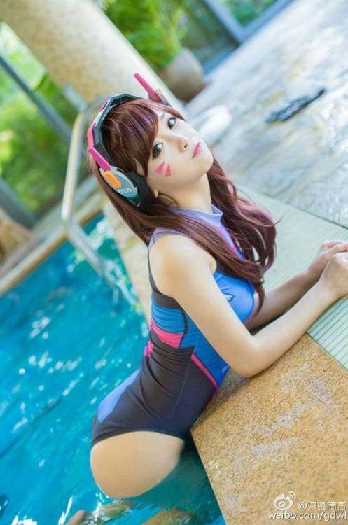 chiknamolviog:Video Game Reference: Overwatch Character: D.Va Cosplayer : 只是简言 weibo.com/u/1