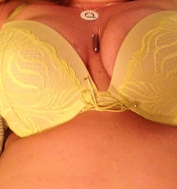 hotforbbcwife:  Key &amp; new queen of spades necklace cocklockedslavehubby likes me to look good for my bulls
