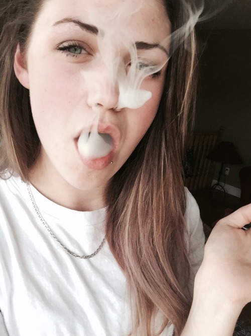 godshideouscreation: thisbitchishigh: fuck a caption doe that’s a caption doe  Such a coo