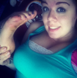 anniehasprettyfeeetxo:  hey looookie:) i found mah feets hehe