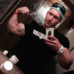 musclefetish:  Dease Watson. Canadian fitness model and bodybuilder. Leaner than I normally go for, but those biceps are so damn full. Please take a sec to follow me: https://www.tumblr.com/blog/musclefetish 