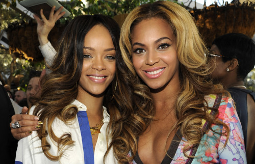 grodyhoe: versaceslut: Rihanna with Friends: Katy Perry, Miley Cryus, and Beyonce Knowles.  that… is