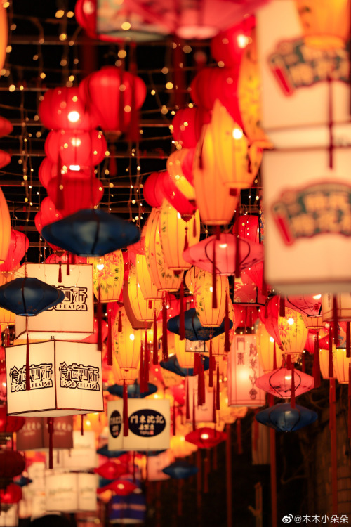 fuckyeahchinesegarden:chinese lantern in nanjing by 木木小朵朵 Wow!