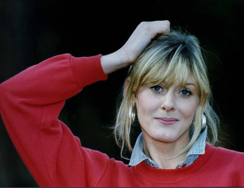 sasstermasters-quarter:Sarah Lancashire in -even if it’s a solid 20 years ago- a pretty cool o