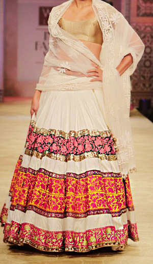 ranveersjen:  Manish Malhotra Indian Fashion Pt.1 