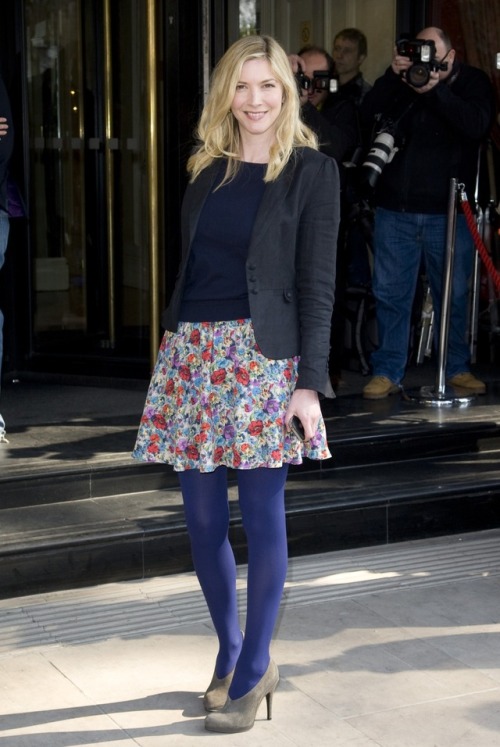 celebritypantyhose:Lisa Faulkner wearing blue opaque tights