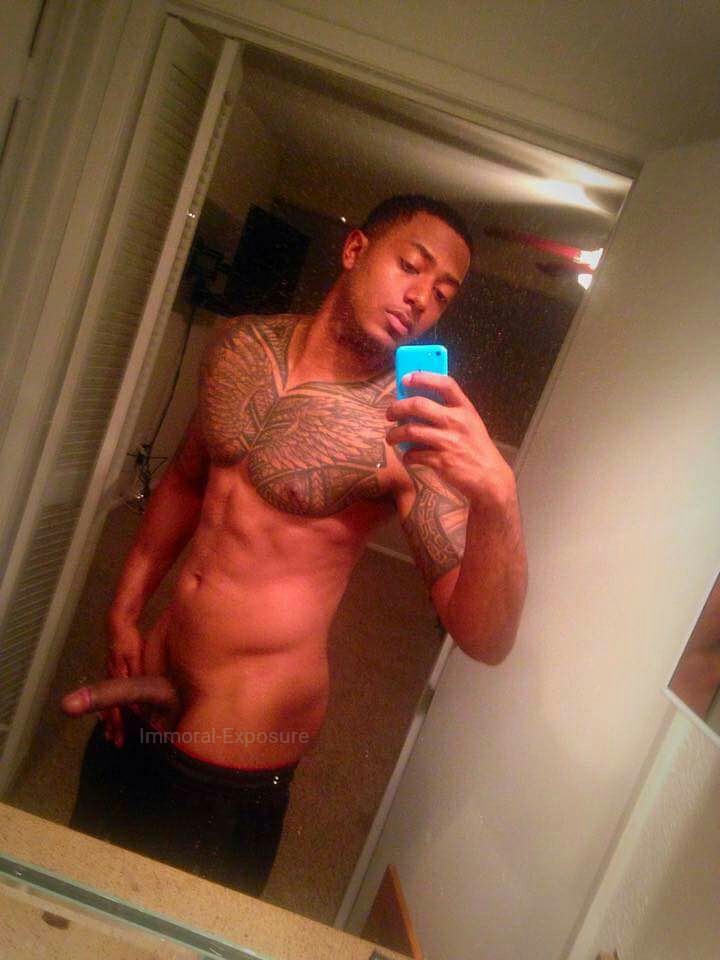 dallasfreakynigga:  titaniumtopper:  vivalablkmen:HOTTIE https://titaniumtopper.tumblr.com/archive