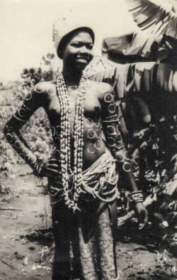 Ghanian woman, via oakenroad  