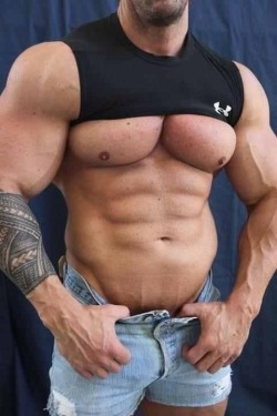 musclehunkymen:  Zeb Atlas’s BIG Pecs!