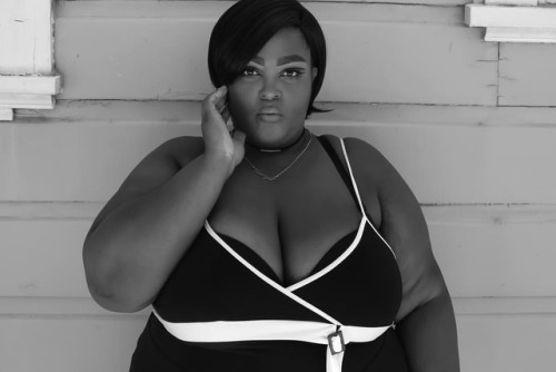 Fat Black Mod • “Draw the line” color block bodysuit from @fashionnovacurve 3x &bul