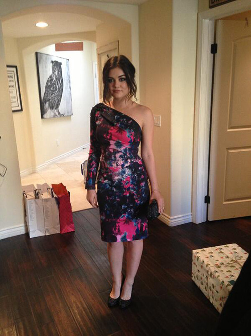 prettylittleliarsxxxx:  Our beautiful little country superstar getting ready for the Peoples Choice Awards tonight! <3   She looks so beautiful JESUS!!!!!