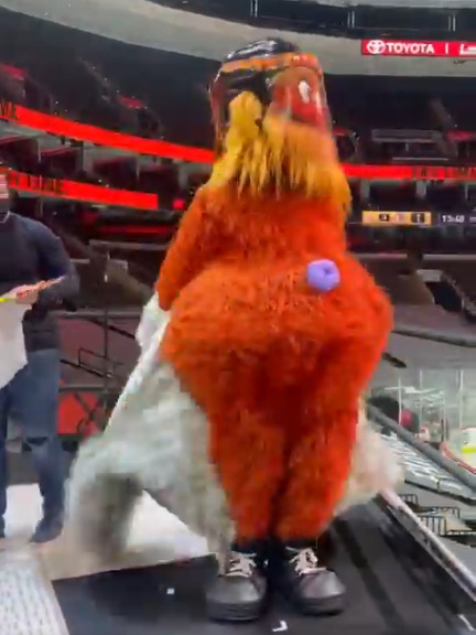 immaplatypus:immaplatypus:immaplatypus:g…gritty did what now… i thought i was prepared before clicking this link but i wasn’t in the slightest please forget how to speak