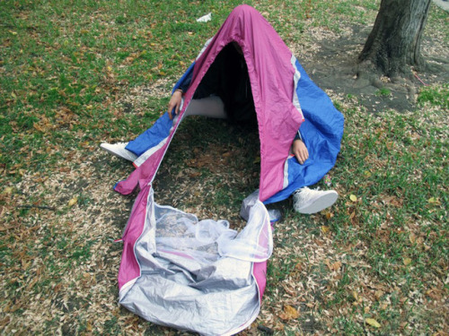 randomitemdrop:Item: shoes with a tent built into them; no poles are included. According to the desi