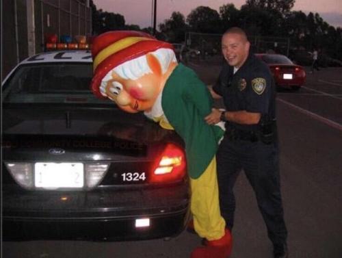 fakehistory:Jefferson Beauregard Sessions III being arrested for conspiracy and treason (circa 2018)