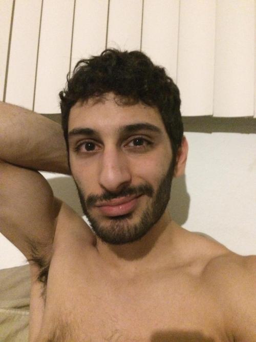 lilmexicanboi1: This Hairy Papi can do what ever he wants.