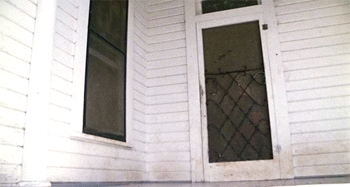 classichorrorblog:    The Texas Chainsaw Massacre Directed by Tobe Hooper (1974)