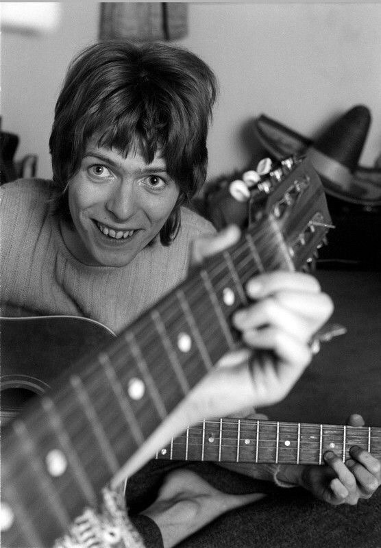 bowiepost-generator:  vezzipuss:David early 60’s..🎸🎸🎸🎸🎸🎸🎸🎸🎸
