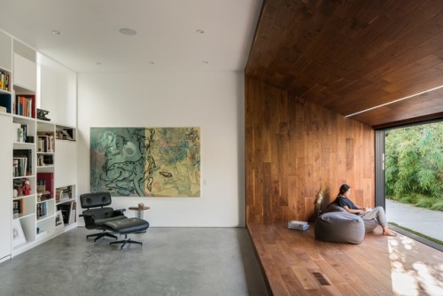 archatlas:  Hide Out House in Los Angeles   Acclaimed Taiwanese artist James Jean lives and works inside a beautiful contemporary space called “Hide Out” that is located close to Little Osaka in Los Angeles, California. Dan Brunn Architecture redesigned