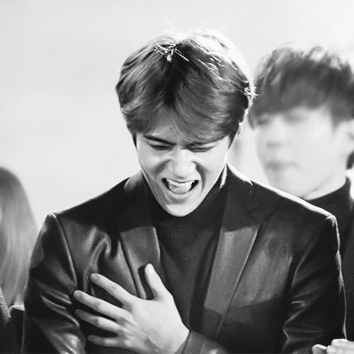 brbcrawlingtokorea:  Just a laughing Sehun 