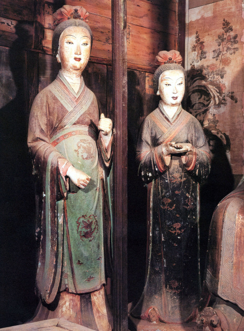 Song dynasty sculptures of a Lady and her maids