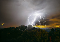 sci-universe:  Lick Observatory photographed