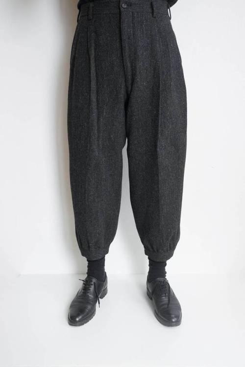 kidzbopdeathgrips: midtown120blues: What is this style of trousers called ugly