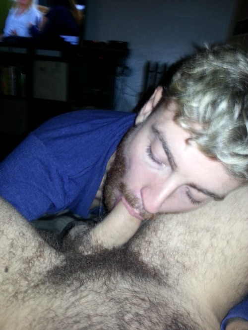 chitownslutchuck:  Having some fun! #fhread