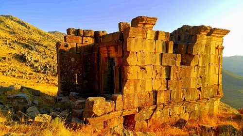 leradr: Roman temple of Ain Harcha, Lebanon 