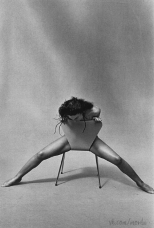 kvetchlandia:  Peter Lindbergh     Monica Belluci, Paris     1999  Peter Lindbergh  -  1944-2019  -  Ave atque Vale 